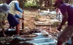 Heboh Warga Pindahkan Makam Suami Istri gegara Pemilik Lahan Kalah Pilkades