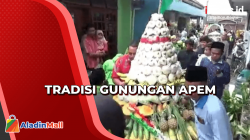 Sambut Bulan Ramadan, Warga di Sidoarjo Berebut Gunungan Apem