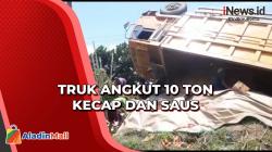 Hindari Motor, Truk Sarat Muatan Terguling di Jalintim Inderalaya - Kayu Agung<