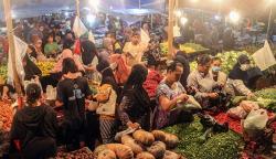 Pasar Tradisional Dipadati Pembeli Belanja Kebutuhan Ramadan 1444 H