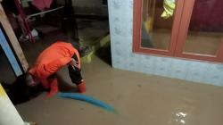 Hujan Deras Picu Sungai Cisuda Meluap, Belasan Rumah di Cibeureum Sukabumi Terendam Banjir<