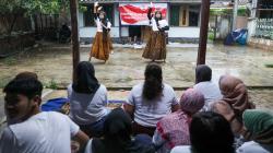 Tangkal Budaya Asing, Anak Muda Bandung Lestarikan Seni Lengser dan Jaipong