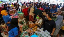 Kawasan Benhil Diserbu Pembeli Berburu Takjil