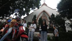 Umat Katolik Salatiga Bagikan Takjil Gratis untuk Berbuka Puasa