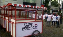 Senangnya PKL Korban Banjir Bandang di Baturraden Dapat Gerobak Gratis dari Partai Perindo