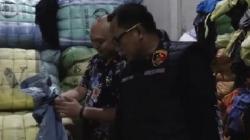 Gerebek Gudang di Desa Pondok Meja, Polda Jambi Temukan Ratusan Bal Pakaian Bekas Impor<