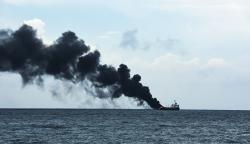 Kapal Tanker Bawa Ribuan Liter Pertalite Terbakar di Mataram, 3 ABK Tewas