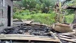 Massa Bakar Rumah Tersangka Pembunuhan Panwaslu Kelurahan di Musi Rawas<