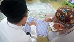 Potret Santri Lansia Tetap Semangat Ikuti Kegiatan Pesantren di Semarang