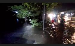 Motor Mogok di Tengah Banjir, 2 Anak Hilang Terseret Arus di Kediri