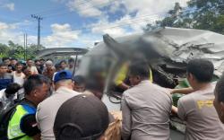 Kecelakaan Travel Vs Truk di Jalinsum, 4 Penumpang Tewas di Tempat 