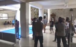 Polisi Selidiki Penyebab Kubah Masjid di Makassar Roboh<