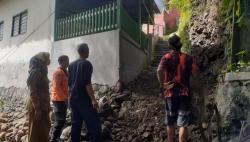 Tembok Setinggi 3 Meter di Bogor Ambruk, Akses Jalan Warga Sempat Tertutup<