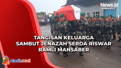 Jenazah Serda Riswar Tiba di Sorong Diiringi Tangisan Keluarga