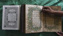 Indahnya Alquran Usia 150 Tahun dengan Tulisan Tangan Kiai dari Cirebon<