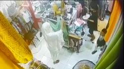 IRT Terekam CCTV Curi HP di Toko Pakaian