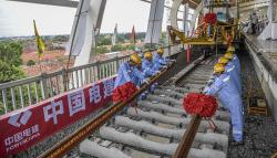 Pemasangan Rel Kereta Cepat Jakarta-Bandung 142,3 Km Telah Selesai<