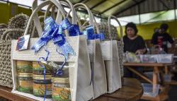 Parsel Lebaran dari Anyaman Pandan dan Bambu