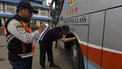 Uji Kelaikan Bus untuk Angkutan Lebaran 2023