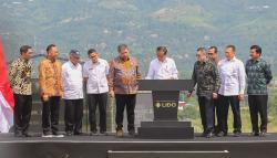 Momen Presiden Jokowi Tanda Tangan Prasasti KEK MNC Lido City