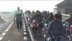 Balap Liar, 25 Remaja di Jombang Dihukum Dorong Motor 3 Kilometer 