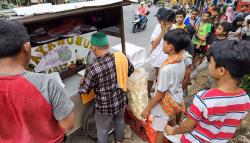 Tukang Bubur di Jakbar Berikan Menu Buka Puasa Gratis Selama Ramadan