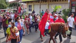  Minggu Palma, Romo Didik Perankan Yesus Diarak Naik Kuda Keluar Masuk Kampung