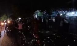 Heboh, Ratusan Warga Kepung Pencuri di Kantor Dispendukcapil Situbondo 