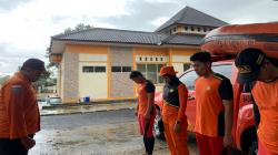 Kapal Nelayan Tanpa Awak Terdampar di Pantai Santolo Garut, Tim SAR Turun Tangan<
