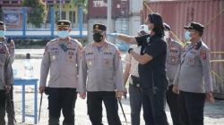 Kapolda Datangi Pelabuhan Namlea, Cek TKP Kontainer Berisi Limbah yang Jatuh ke Laut