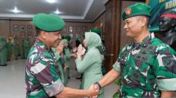 Pangdam XVI/Pattimura Pimpin Upacara Kenaikan Pangkat 6 Perwira