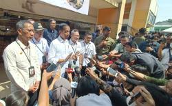 Jokowi Cek Stok Kebutuhan Pokok di Pasar Johar Baru, Sebut Harga-harga Turun Jelang Lebaran