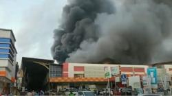 Penampakan Plaza Botania Batam Kebakaran, Asap Hitam Mengepul