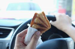 Buka Puasa di Jalan akibat Terjebak Macet, Simak Rekomendasi Makanan yang Sehat dan Praktis