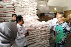 Pemkab Gunungkidul Tinjau Stok Bahan Pokok di Distributor, Pastikan Aman hingga Lebaran 
