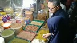 Sidak Pasar Wonokromo Surabaya, Zulhas: Harga Kebutuhan Pokok Turun Jelang Lebaran