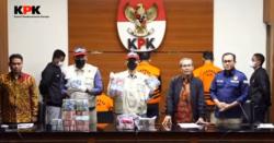 KPK Geledah Rumah Dinas dan Kantor Bupati Meranti terkait Kasus Korupsi<