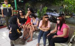 Operasi Pekat, Satpol PP Amankan 3 Waria dan 2 PSK Mangkal di Jalan Inspeksi BKB
