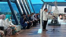 Wakili Eril Wisuda Sarjana Teknik Mesin ITB, Ridwan Kamil: Petik Teladan Kebaikan di Dunia<