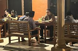 Nostalgia di Jogja, Anies Baswedan Pesan 2 Porsi Bakmi di Warung Mbak Wulan