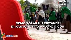 Massa Aksi Terlibat Lempar Batu, Demo Tolak UU Ciptaker di Kantor DPRD Palopo Ricuh