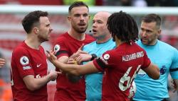 Buntut Sikut Andy Robertson, Hakim Garis Dibekukan dan Diinvestigasi