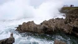 Wisata Pantai Batu Pecah Biak Tawarkan Hamparan Karang