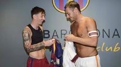 Sejarah Tukar Jersey dengan Pemain Lawan: Berawal dari Laga Inggris vs Prancis hingga Sempat Dilarang oleh FIFA