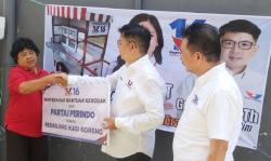 PKL di Surabaya Senang Dapat Gerobak dari Partai Perindo: Semoga Usaha Kami Makin Maju 