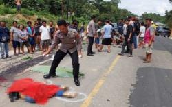 Kecelakaan di Sintang, 2 Pemotor Tewas Tabrak Mobil Rem Mendadak lalu Dihantam Truk