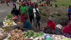 Mama-Mama di Intan Jaya Papua Tengah Marah Diadang KKB Tak Boleh Berjualan ke Pasar