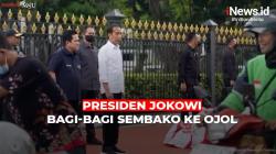 Presiden Jokowi Bagi-Bagi Sembako ke Ojol di Depan Istana Ditemani Erick Thohir
