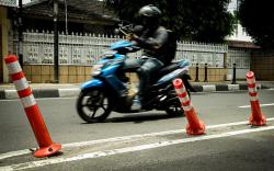 Melihat Kondisi Pembatas Jalur Sepeda yang Kini Tidak Terawat