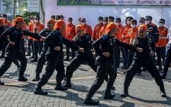 Aksi Polsuska Pamer Keterampilan Bela Diri